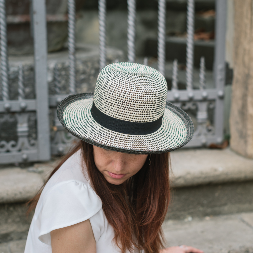 Bi-color raffia hat