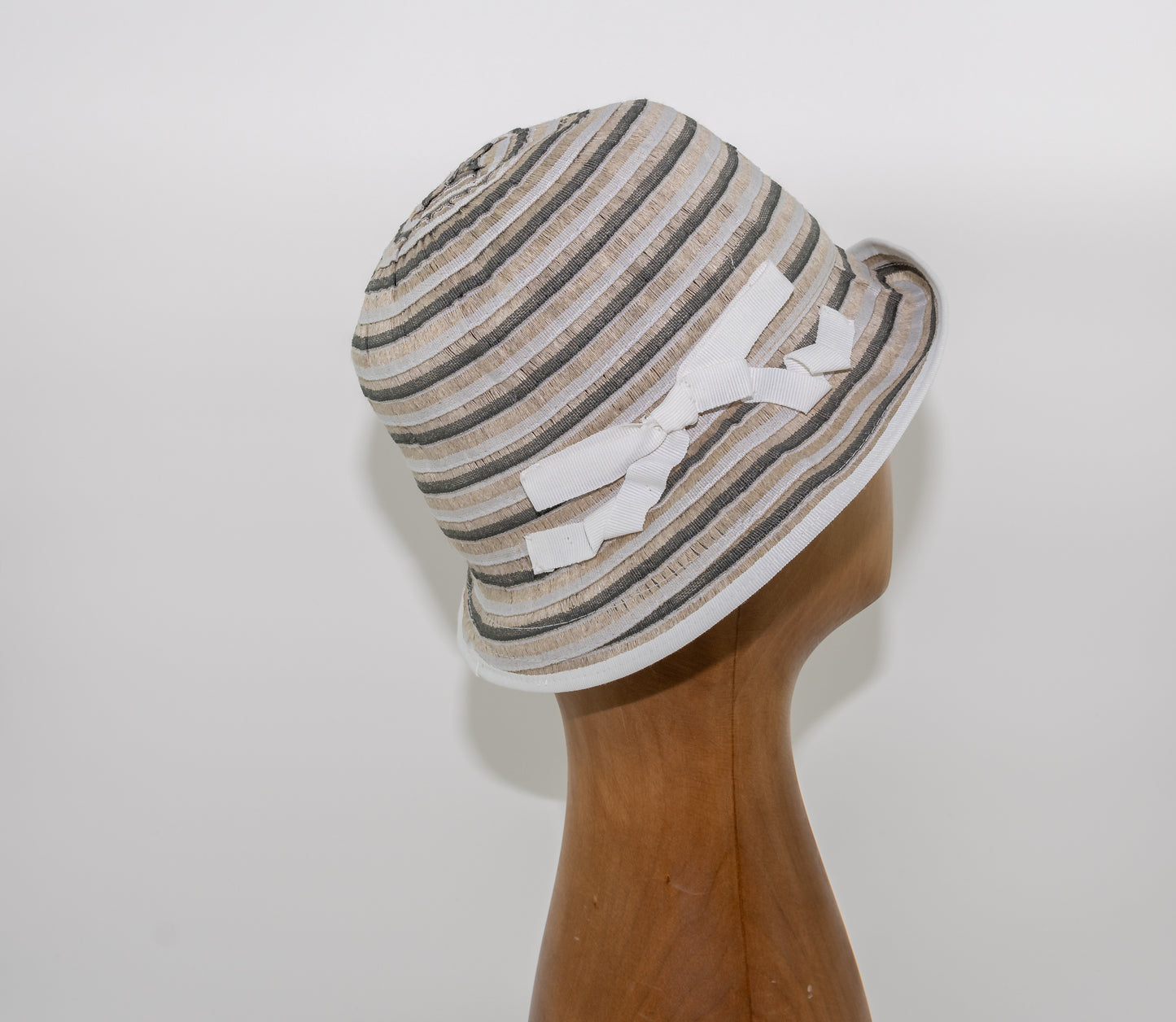 Cloche asimmetrica a righe