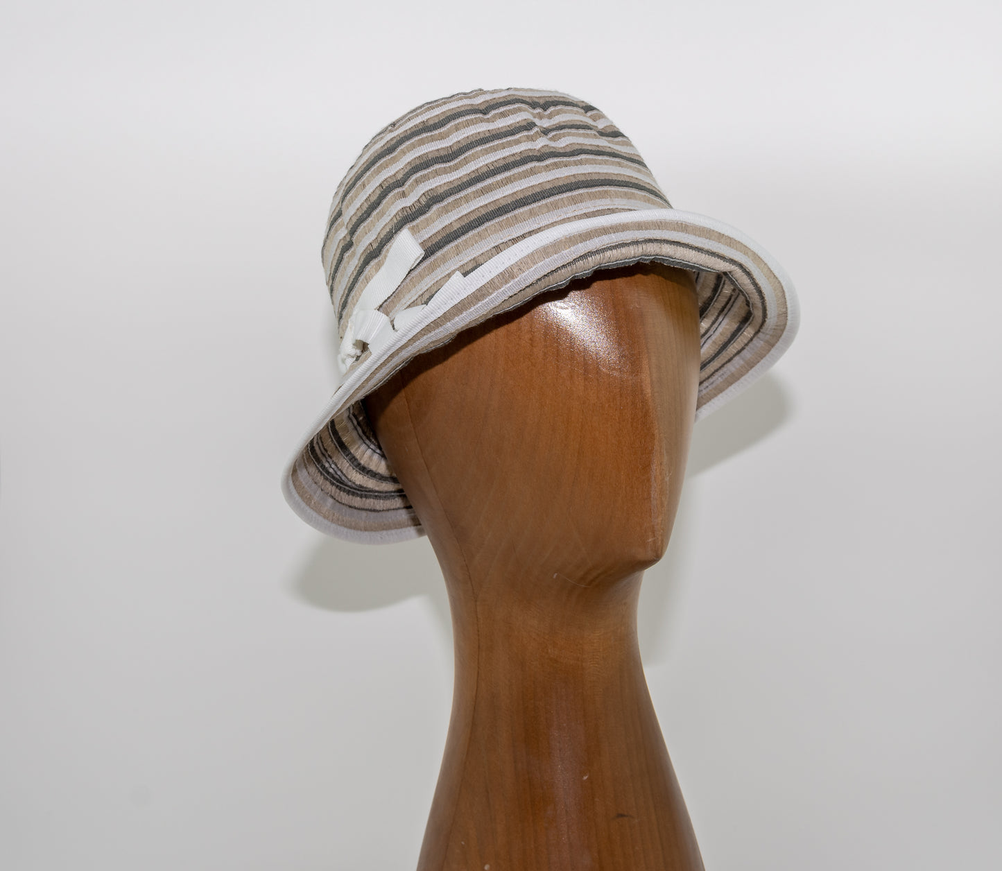 Cloche asimmetrica a righe