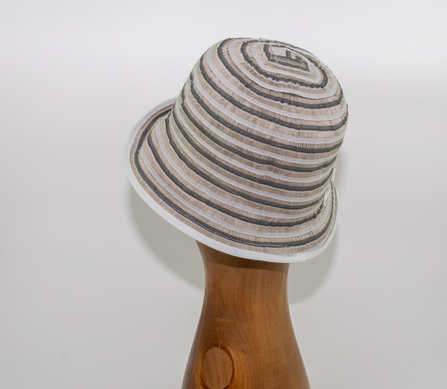 Cloche asimmetrica a righe