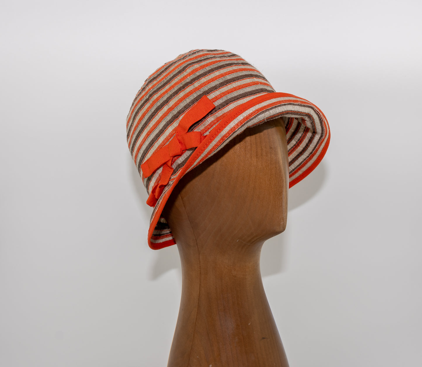 Cloche asimmetrica a righe