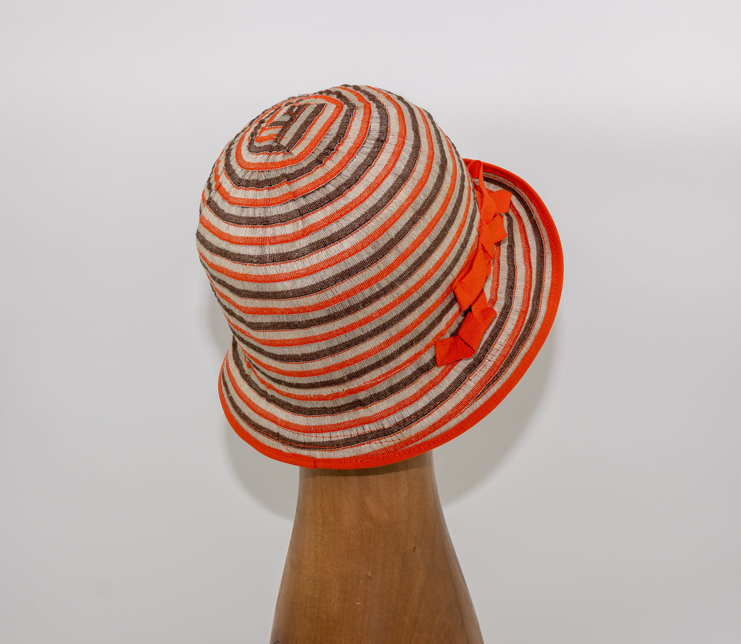 Cloche asimmetrica a righe