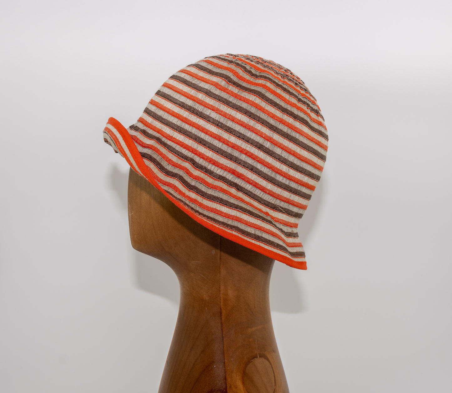 Cloche asimmetrica a righe