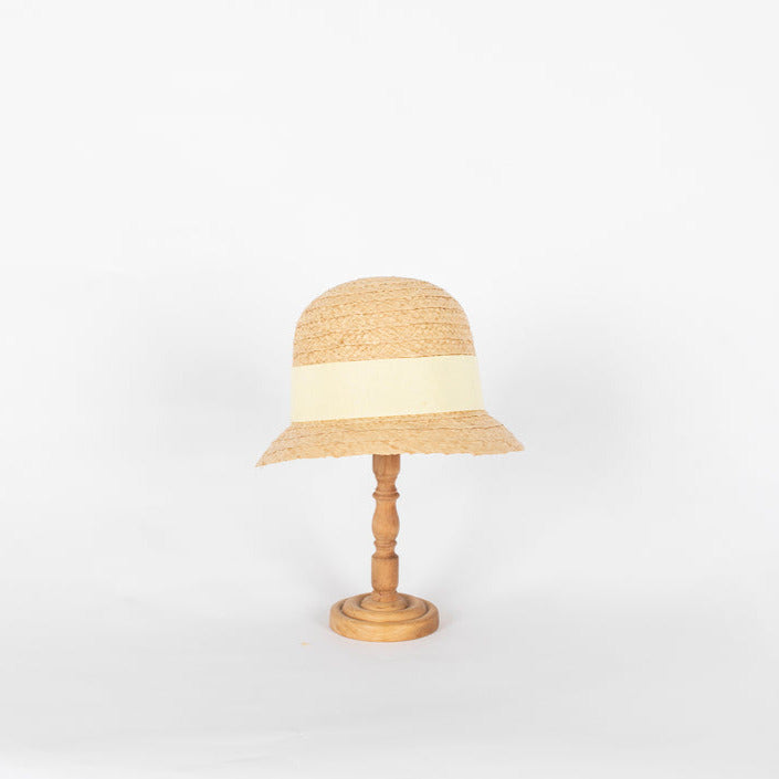 Cloche Dumbo all'ombra