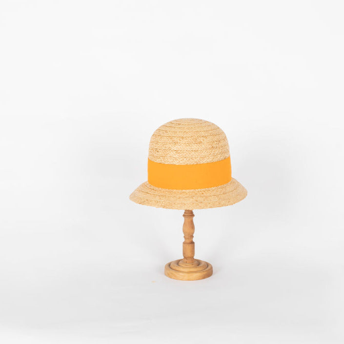 Cloche Dumbo all'ombra