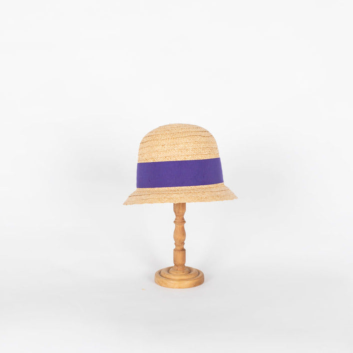 Cloche Dumbo all'ombra