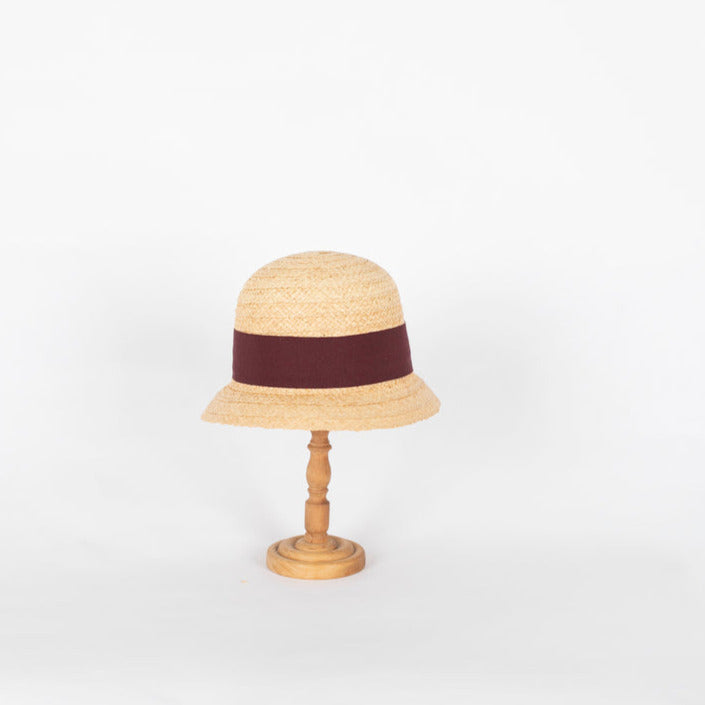 Cloche Dumbo all'ombra