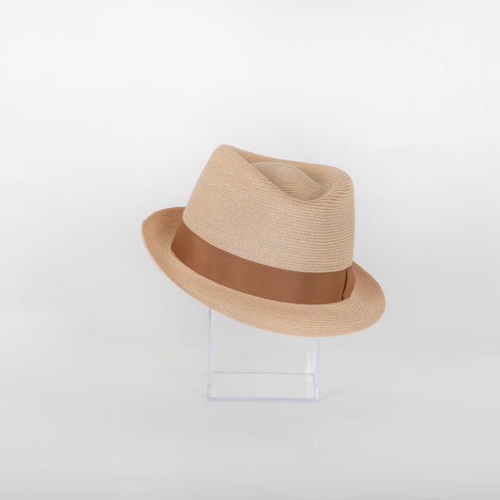 Trilby Canapa fine.