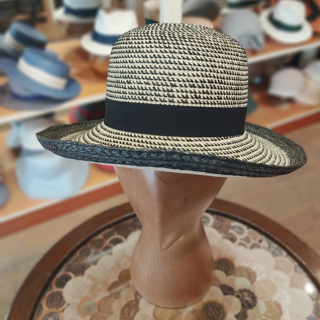 Bi-color raffia hat